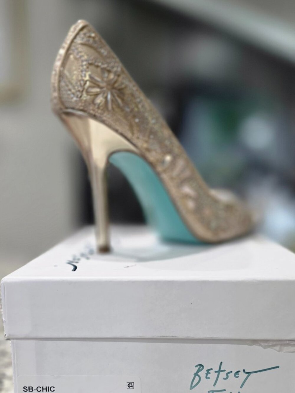 Betsey Johnson SB-CHIC Gold Crystal Heels – Size 11 – New in Box - Picture 5 of 6